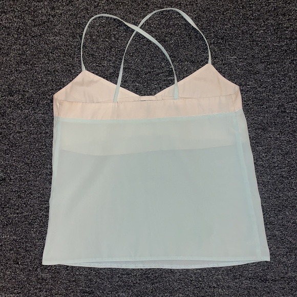 Silky keyhole top - Picture 2 of 3